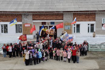 МБУ КДЦ с библиотечным обслуживанием «Калейдоскоп» совместно с МБОУ «Ангоянской СОШ» организовали патриотический флешмоб «Звезда Победы».